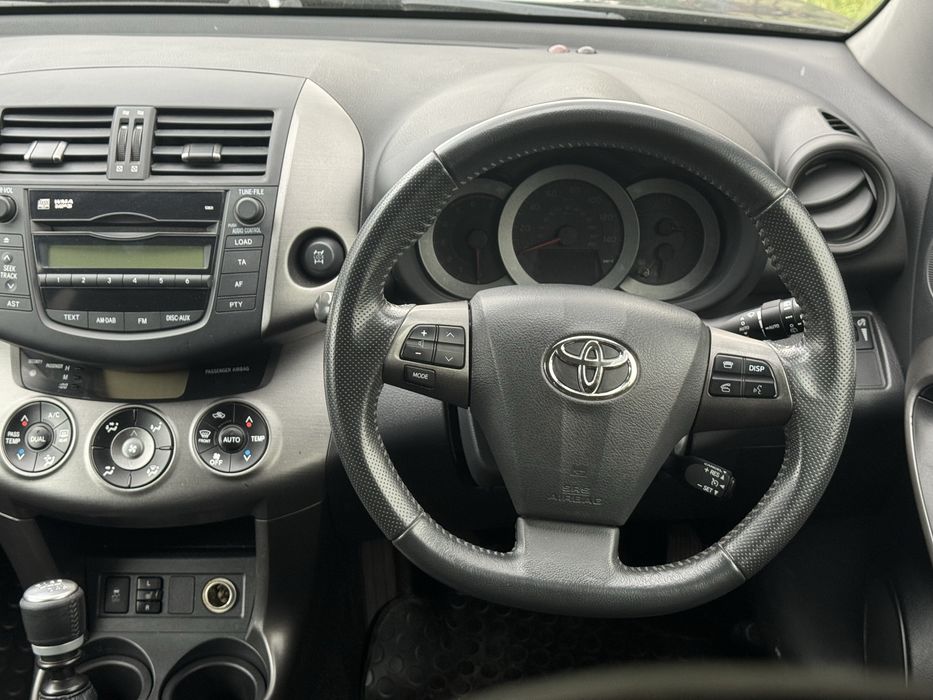 Toyota RAV4 2012 2.2 D 4*4 Англія, для військових