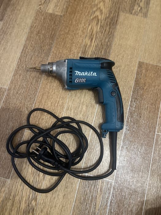 Шуруповерт Makita FS6300