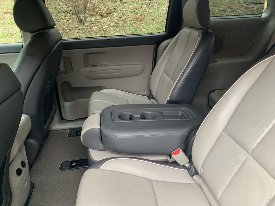 Автомобіль KIA SEDONA 2017
