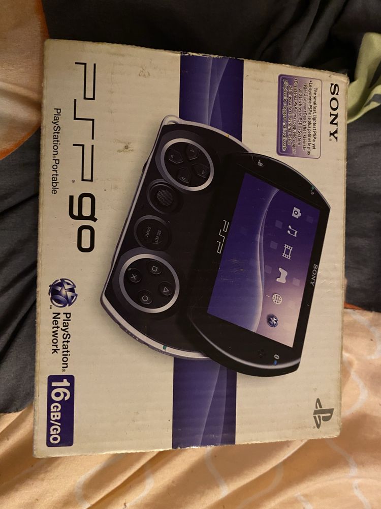 PSP GO 16 gb zasilacz, pudelko, instrukcje, stan kolekcjonerski PL