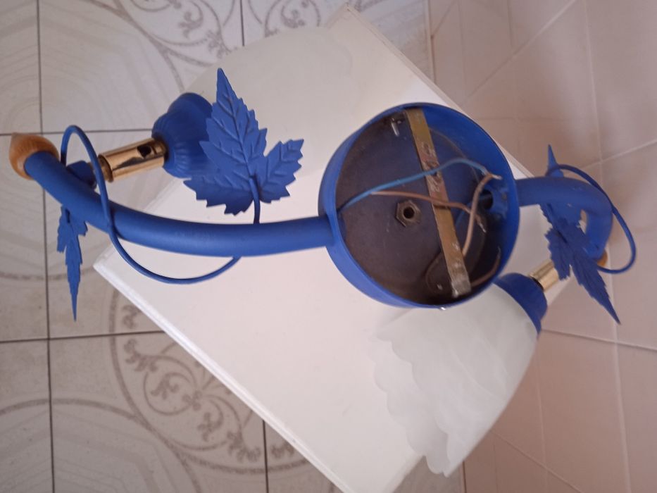 Lampa oświetleniowa ścienno-sufitowa z 2 kloszami mlecznymi