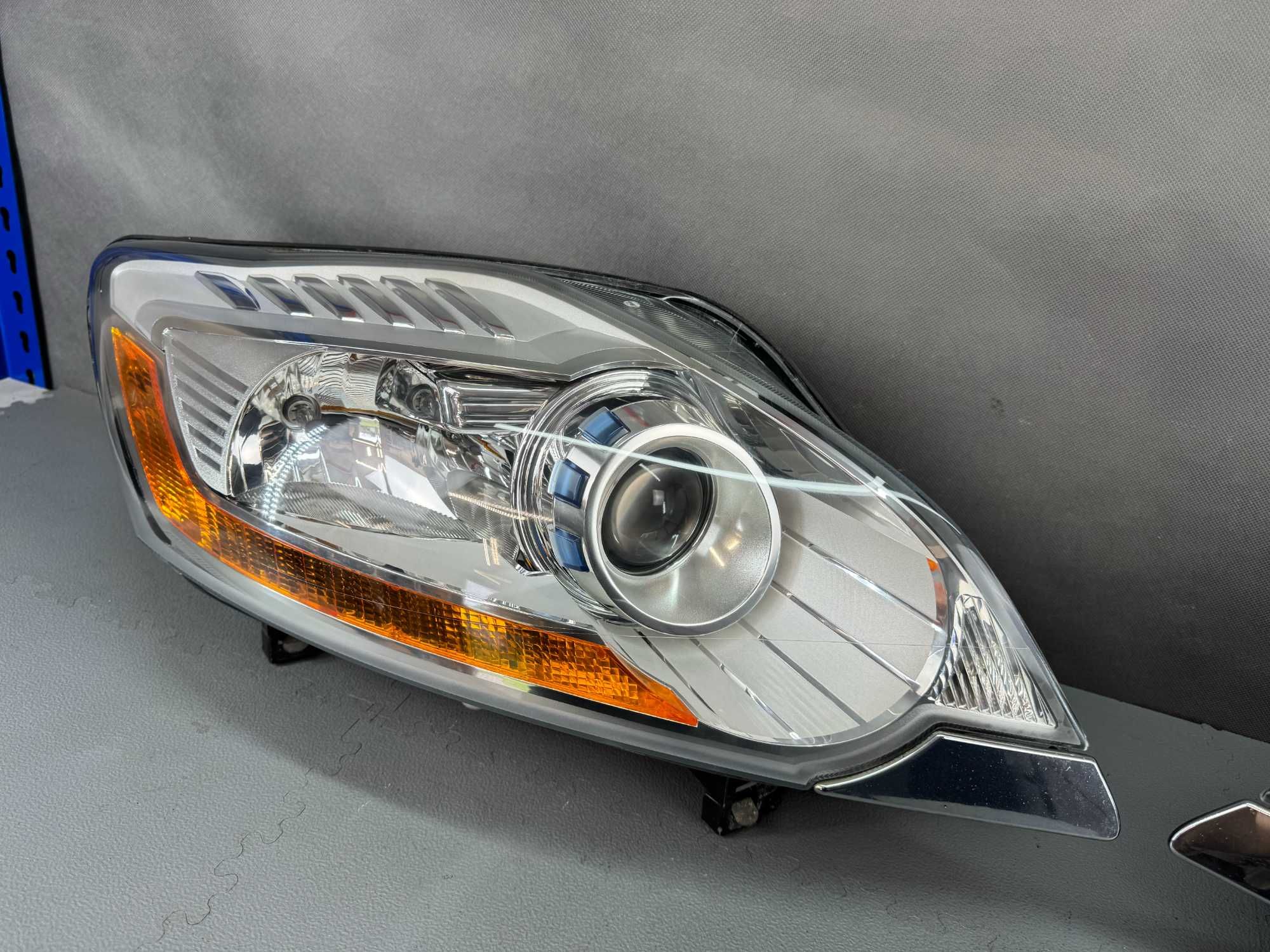 Ford KUGA MK1 08-13r. Lampy Przednie Bi-Xenon Lewa+Prawa Kompletne EU