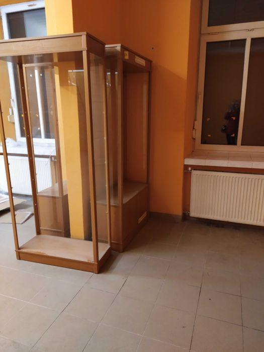 Witryny gabloty po likwidacji sklepu