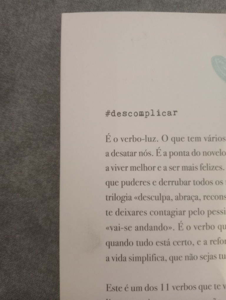 Livro "Descomplica - 11 verbos que vão transformar a tua vida"