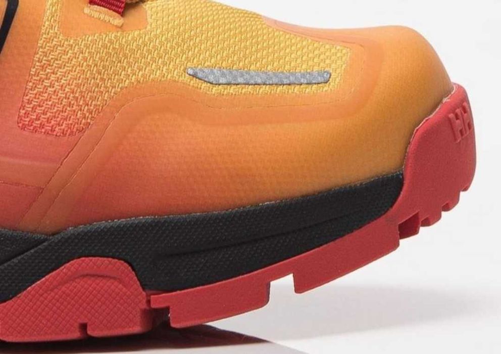 Чоловічі кросівки Helly Hansen.