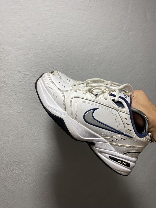 Оригінальні кросівки Nike Air Monarh