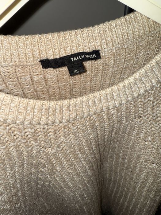 Білий светр H&M, бежевий светр із замочками збоку
