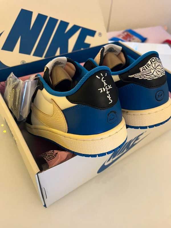 Jordan 1 Retro Low OG SP Fragment x Travis Scott40