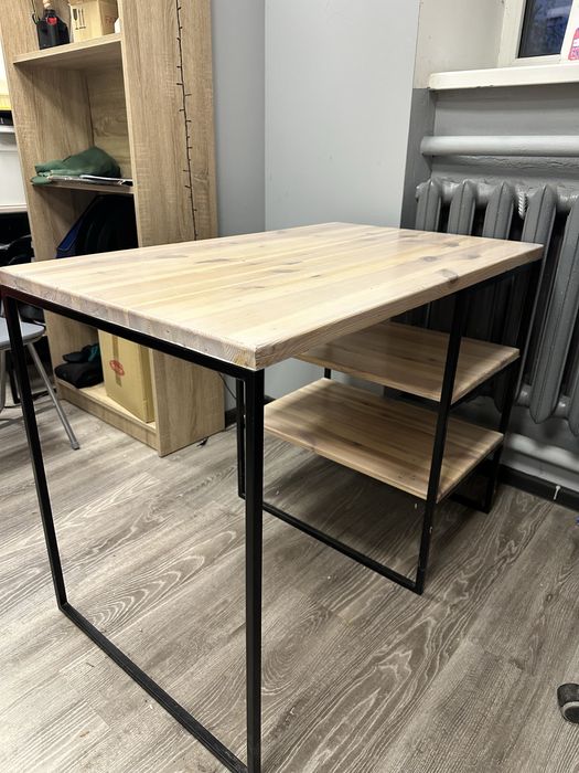 Продам офісні деревʼяні столи в стилі лофт