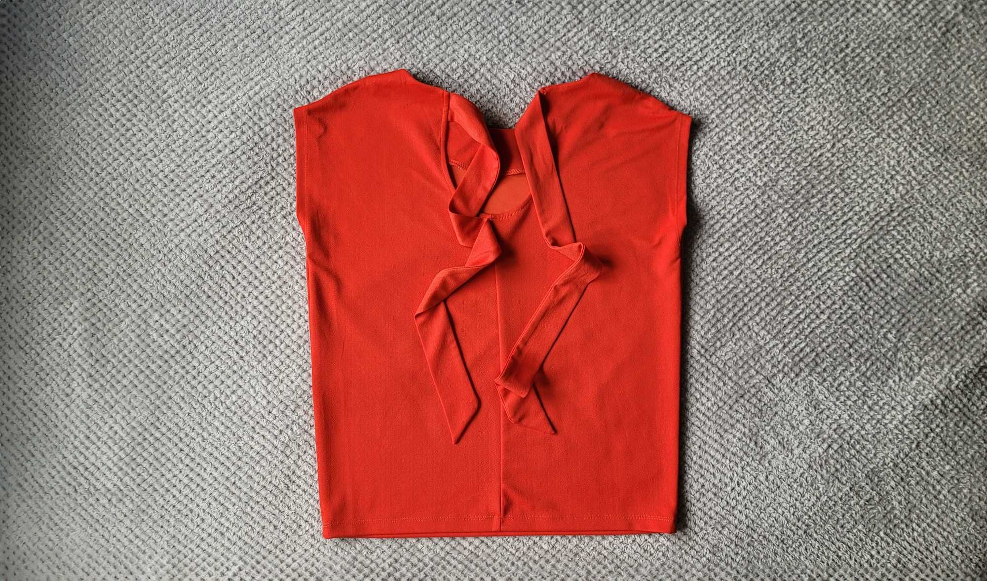 Czerwona bluzka Mohito wiązana na kokardę z tyłu, M