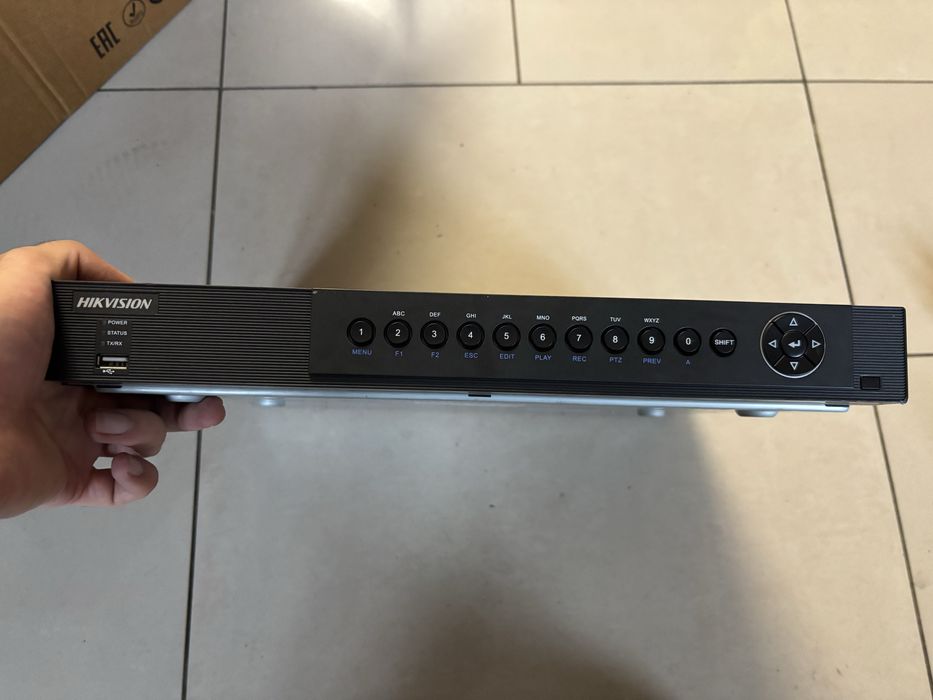 Rejestrator analogowy hikvision 2 Tb z patch panelem