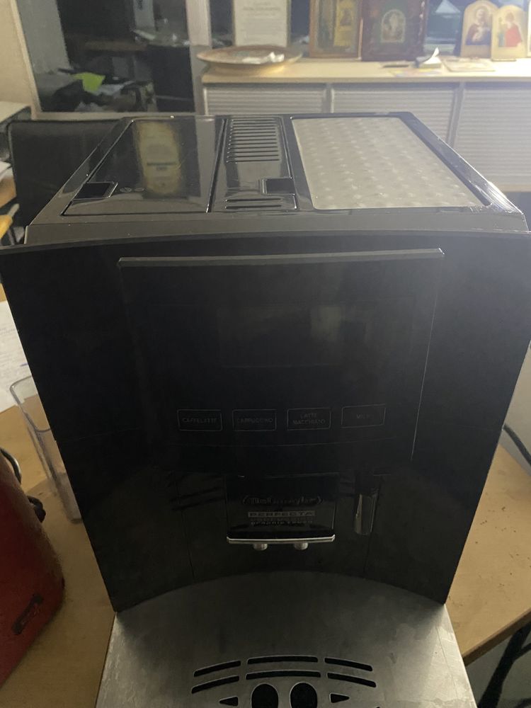 Кавомашина НОВИЙ МОЛОЧНІК Delonghi Perfecta Grapfic 5600