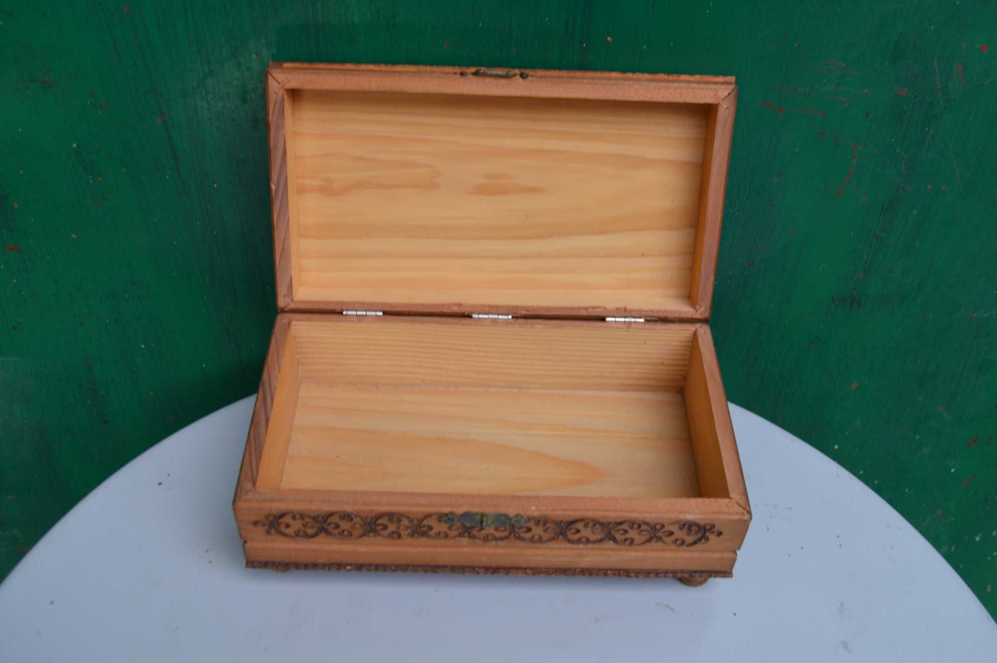 szkatułka drewniana pudelko prl 20x11x8,5
