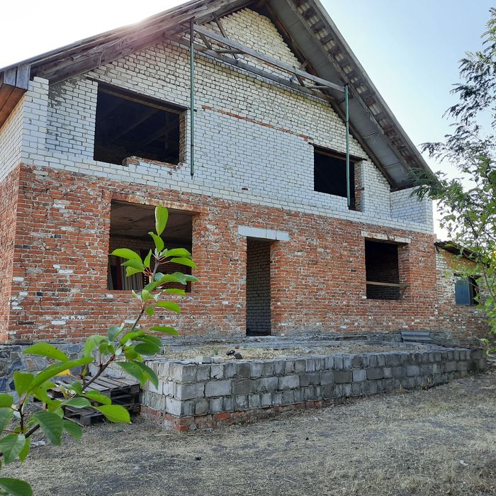 Продам свой (не агентство)не достроенный дом,р-н новые дома(павленки)