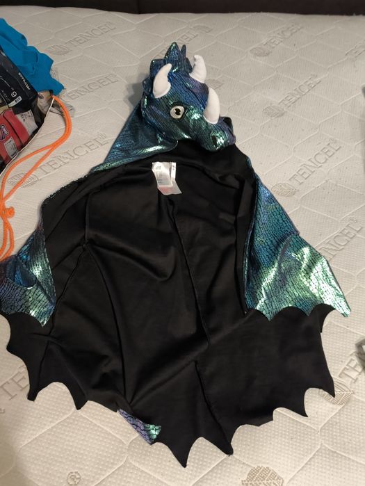 Kostium strój przebranie na bal peleryna smok dinozaur H&M 104 110