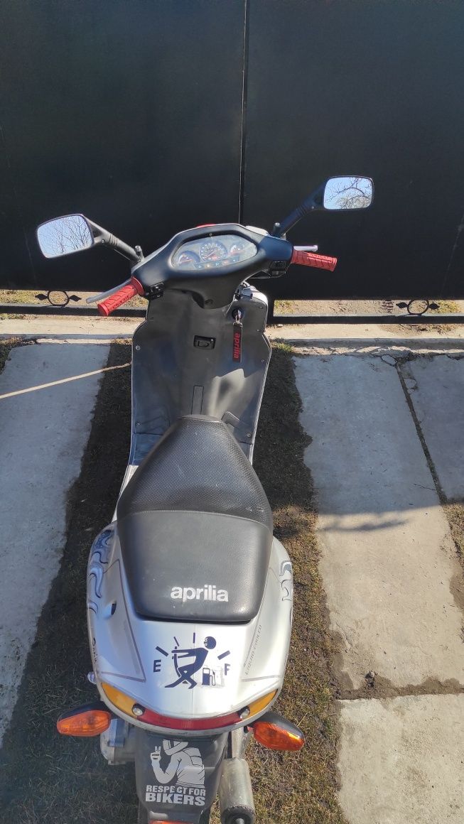 Скутер Aprilia sr50