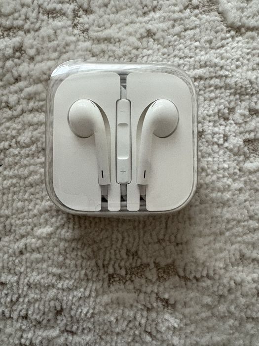 Навушники EarPods with Remote and Mic