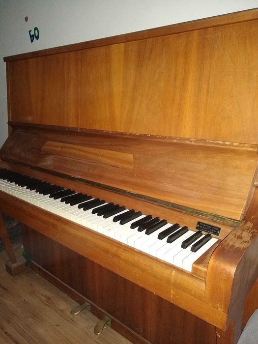 Pianino JANOWSKY, metalowa płyta