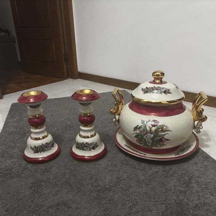 Conjunto de loiça decorativa