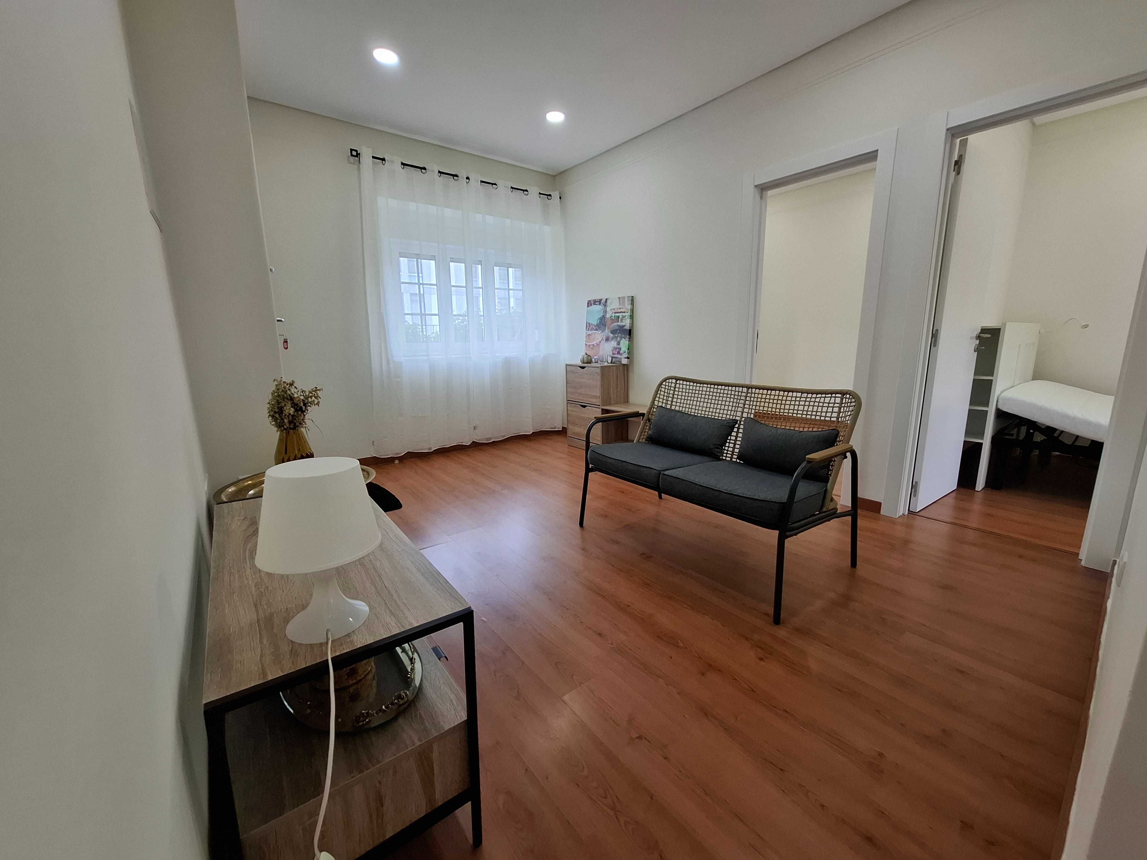 T2 centro de Almada com terraço 17m2