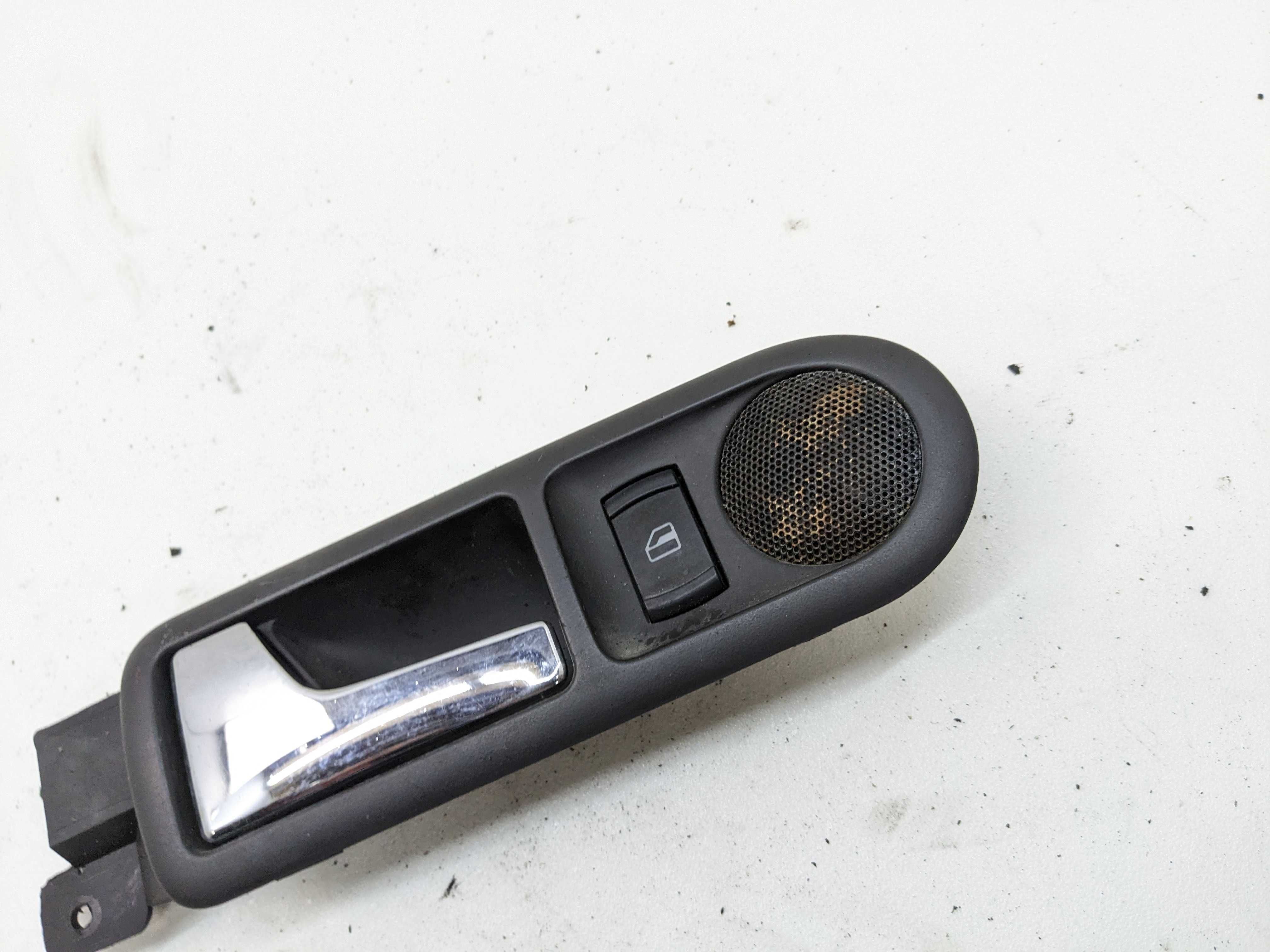 VW Passat B5 Golf IV Klamka Wewnętrzna Lewy Tył Lewa Tylna