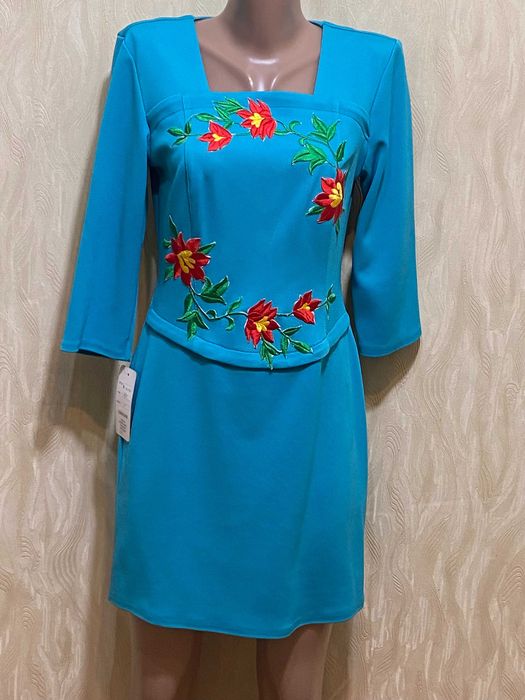 Красива нарядна сукня з вишивкою, р.46