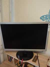 Monitor LG srebrny