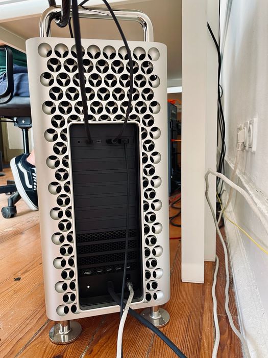 Apple Mac Pro 2019 intel xeon 2.5ghz 28 core, 160gb ram, 4tb ssd