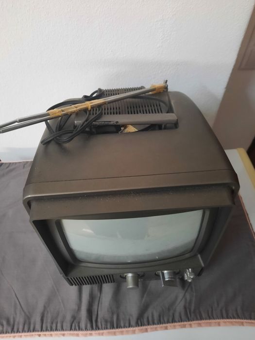 Tv antiga portatil