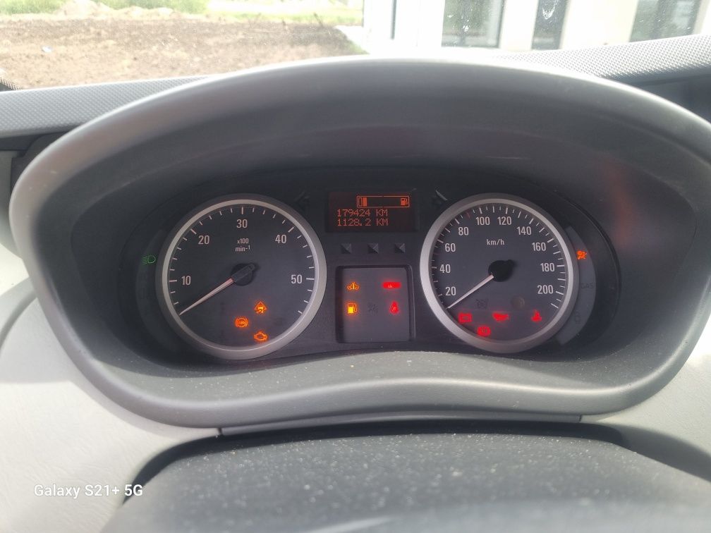 Opel vivaro 2.0 diesel 179000tys przebiegu