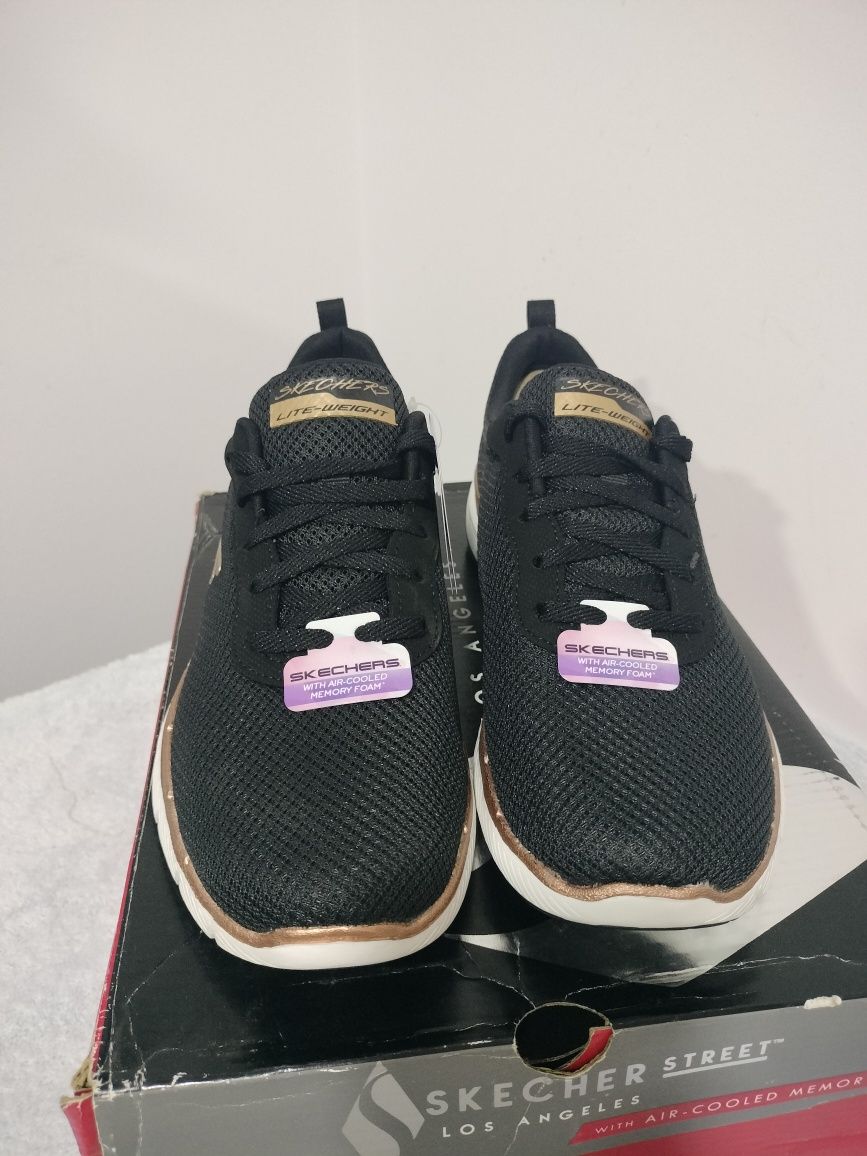 Vende-se tênis novos da marca skechers originais para mulher