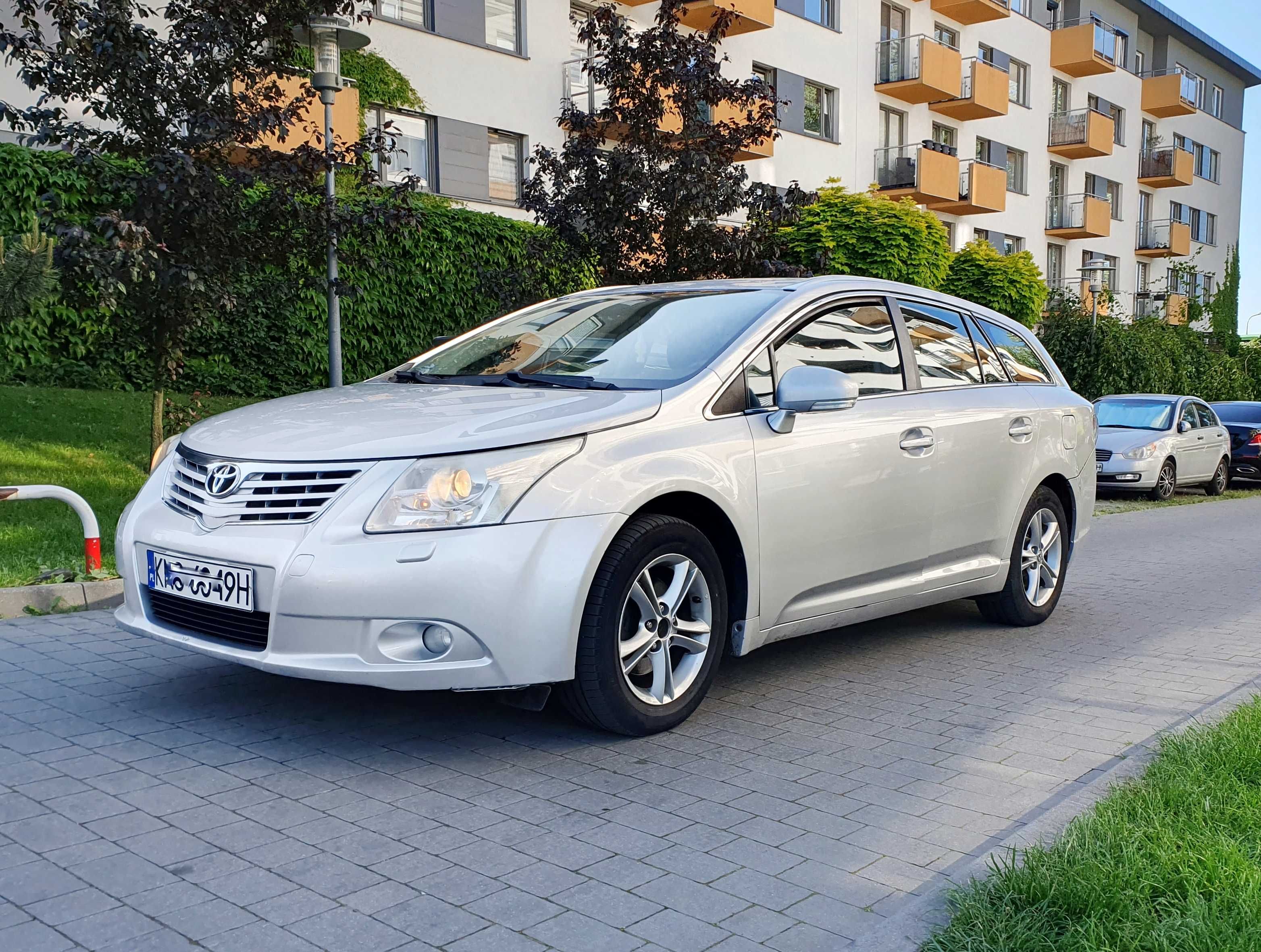 Toyota Avensis. W dobrym stanie