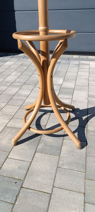 Wieszak stojący na ubrania