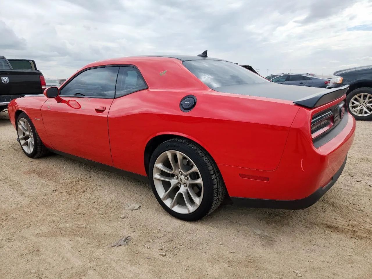 Dodge Challenger R/T 5.7L z 2019 roku w transporcie do Polski