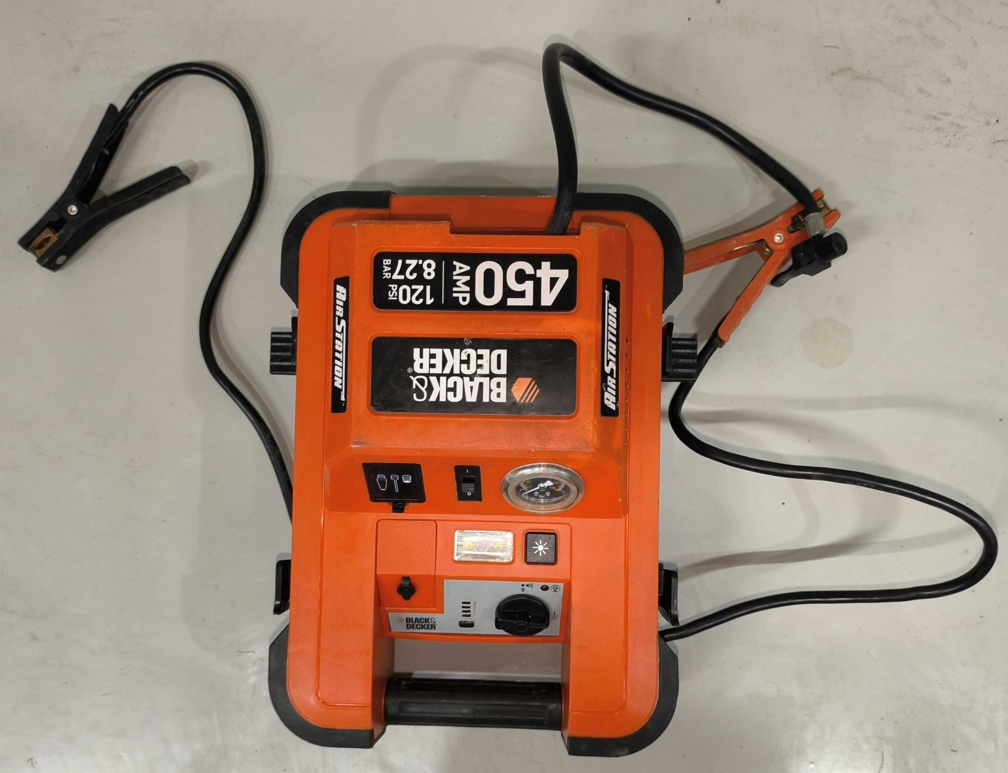 Пусковий пристрій + автокомпресор Black Decker BDJS450I Jump starter