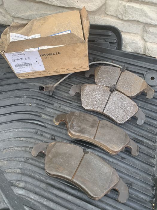 Продам колодки на Ауди А6 4GD 698 151 C