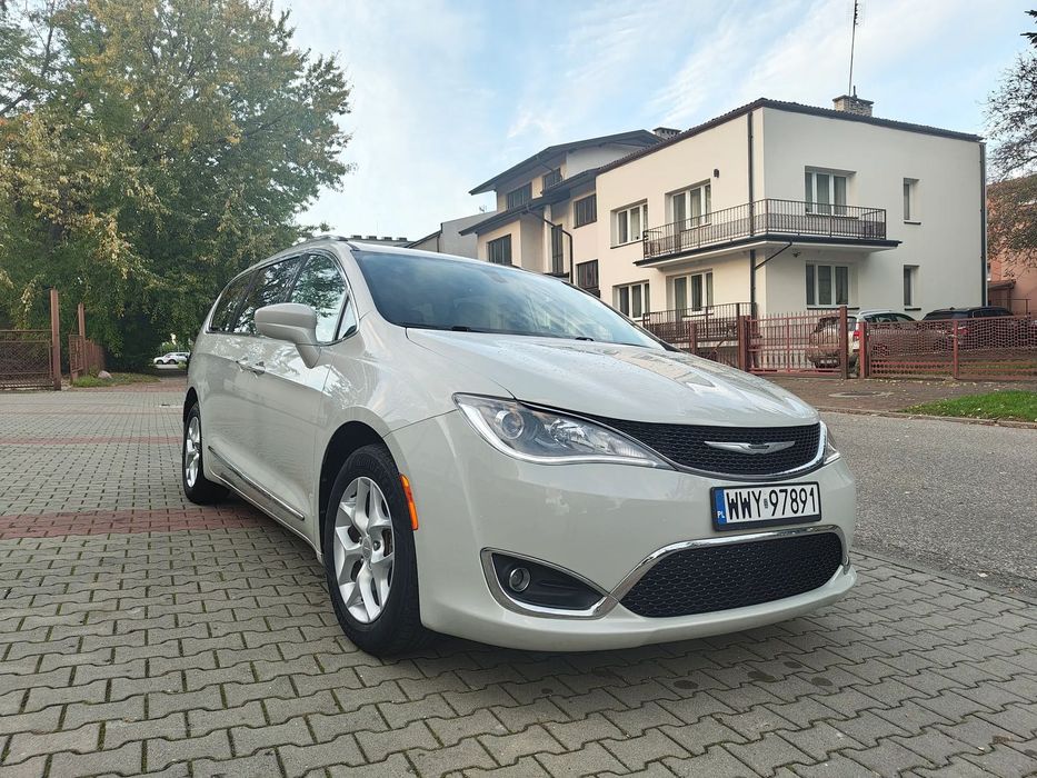 Chrysler Pacifica Touring L+ DVD Menu PL 8osób hak 2016/2017