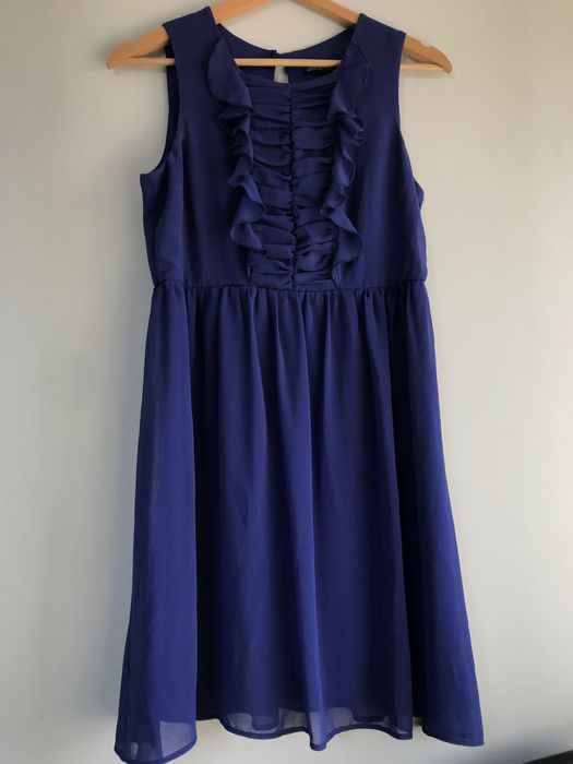 Piękna, przewiewna sukienka w chabrowym kolorze. Różnie 38 M