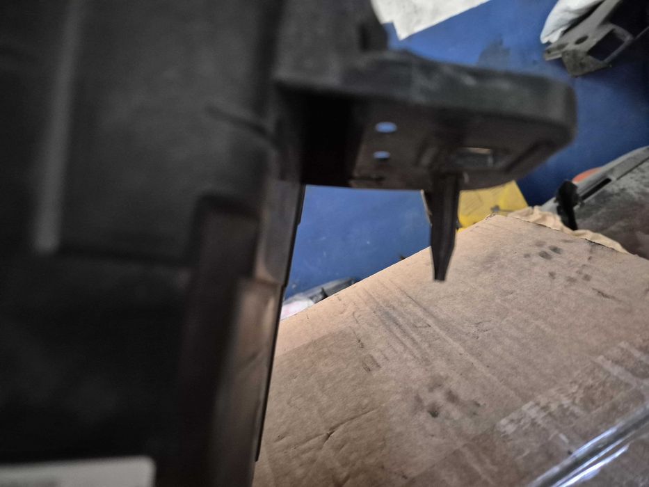 Otica esquerda renault Trafic