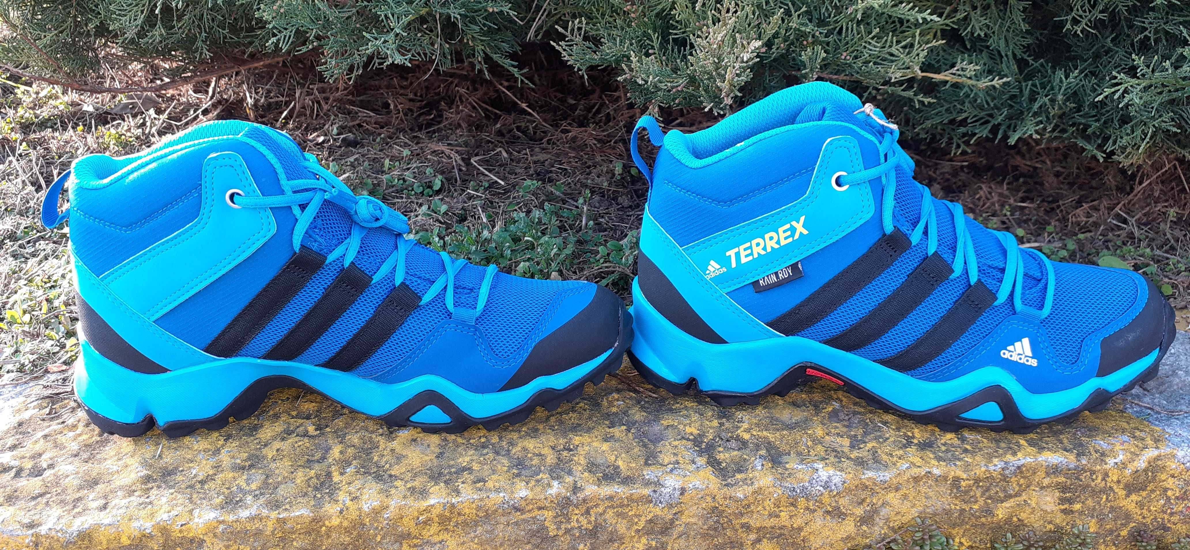 Взуття дитяче кросівки черевики Adidas terrex AX2R Mid зима осінь