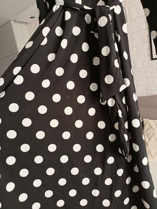 Długa sukienka czarna maxi # w białe grochy