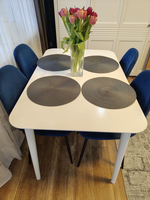 Stół biały do salonu