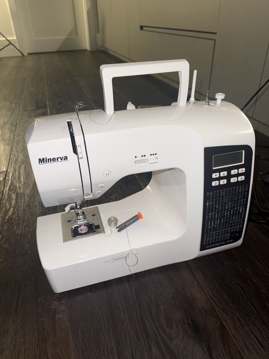 Продам швейну машинку Minerva Experience 1000