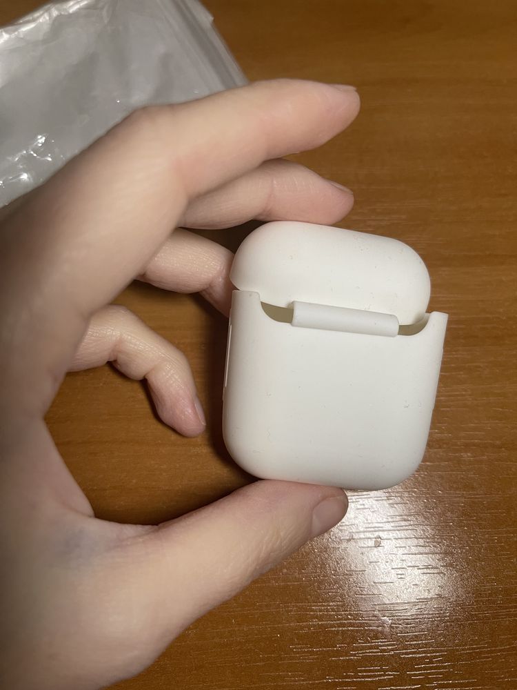 силиконовые чехол для Apple Airpods в белом цвете