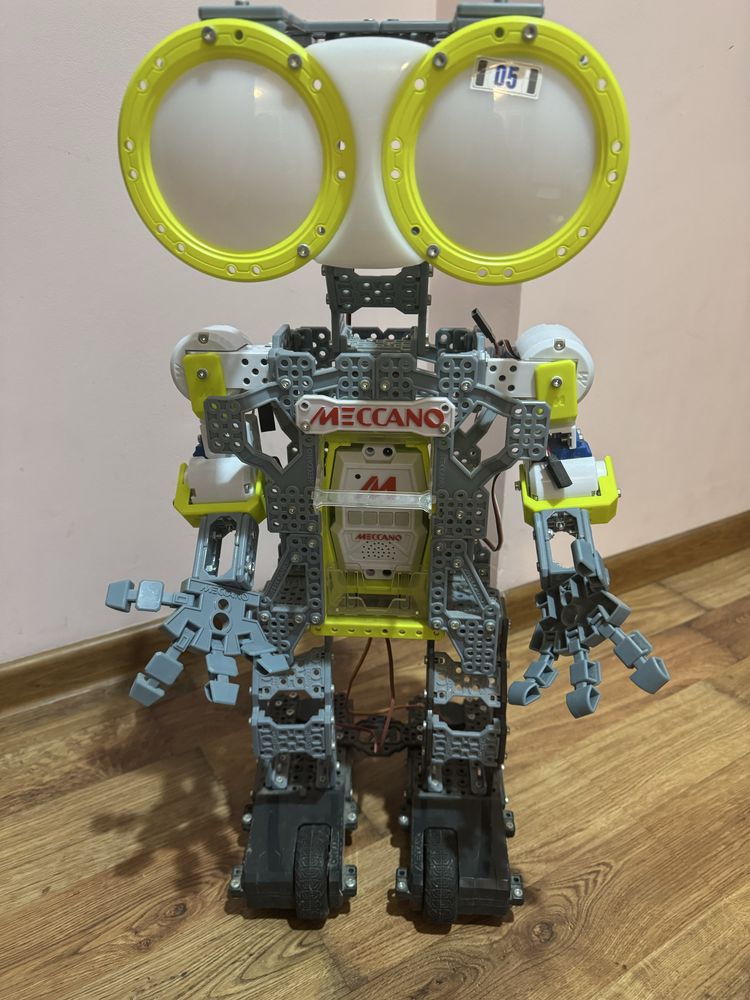 Робот meccanoid на батарейках