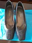 Sapatos em pele e sola n. 38