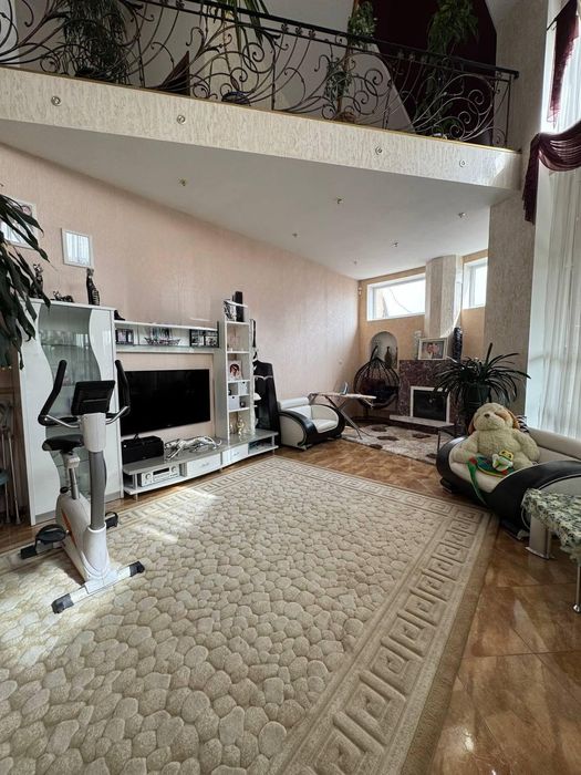 Розкішний будинок в Золотому Трикутнику (189-473)