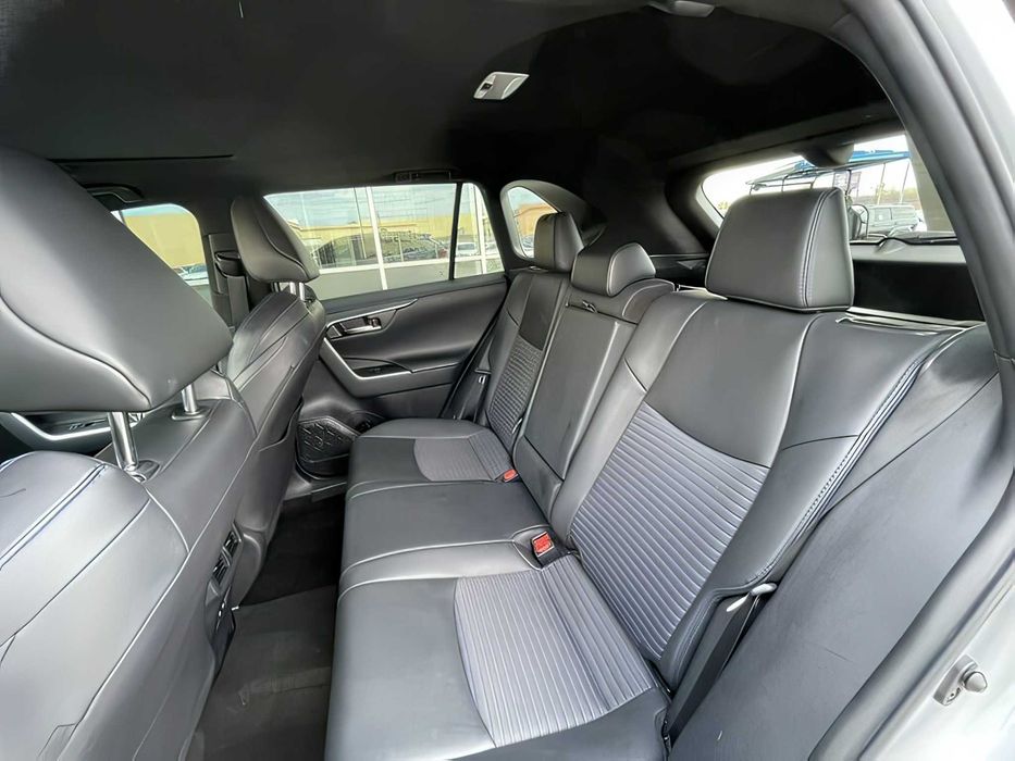 Toyota RAV4      2020