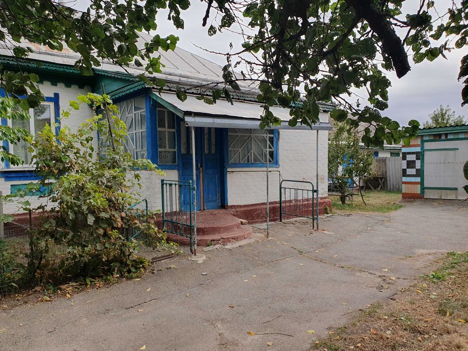 Продаж цегляного будинку