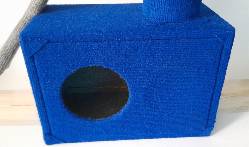 Домик для кошки, лежанка.